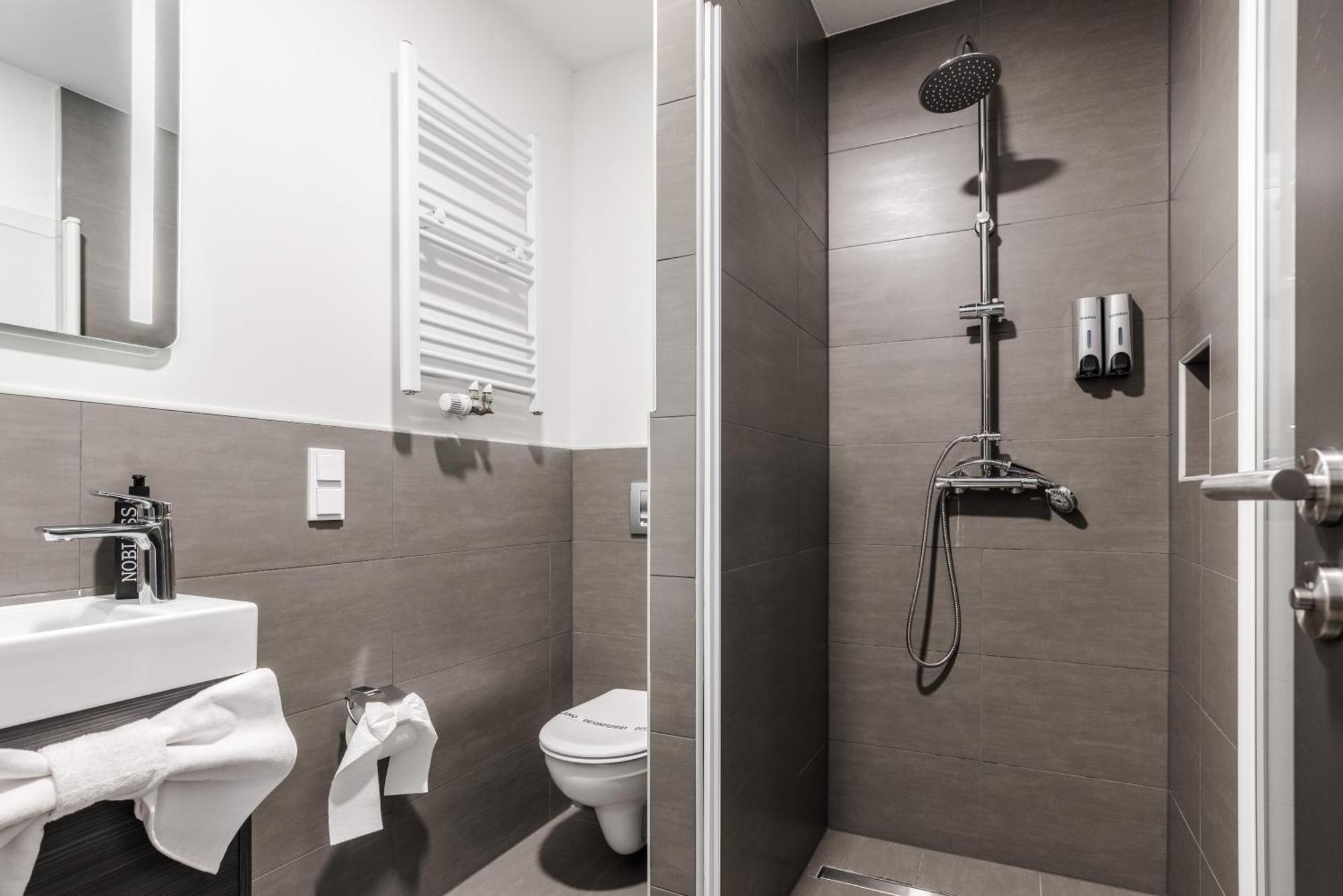 וורמס Hotel Montenegro מראה חיצוני תמונה