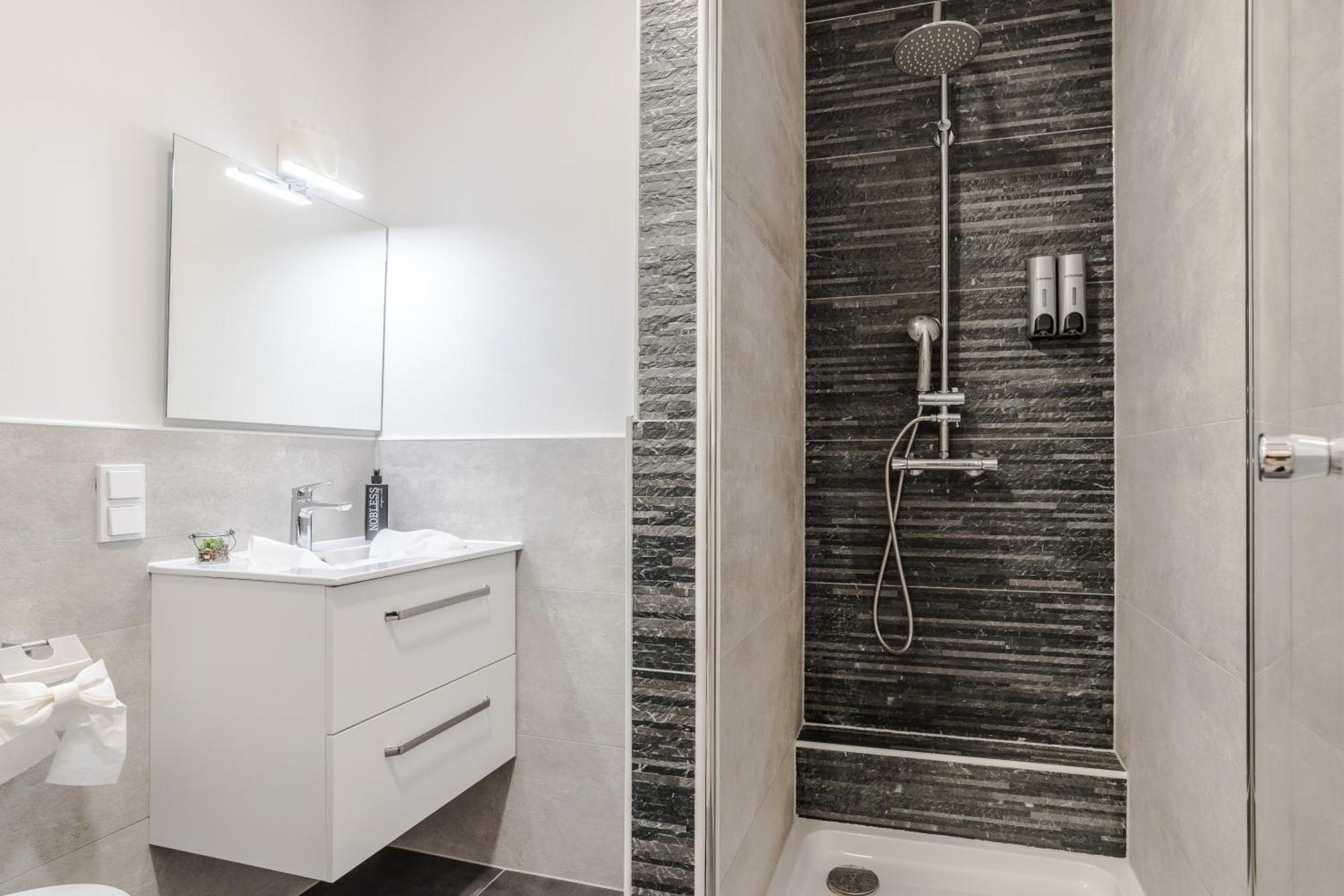 וורמס Hotel Montenegro מראה חיצוני תמונה