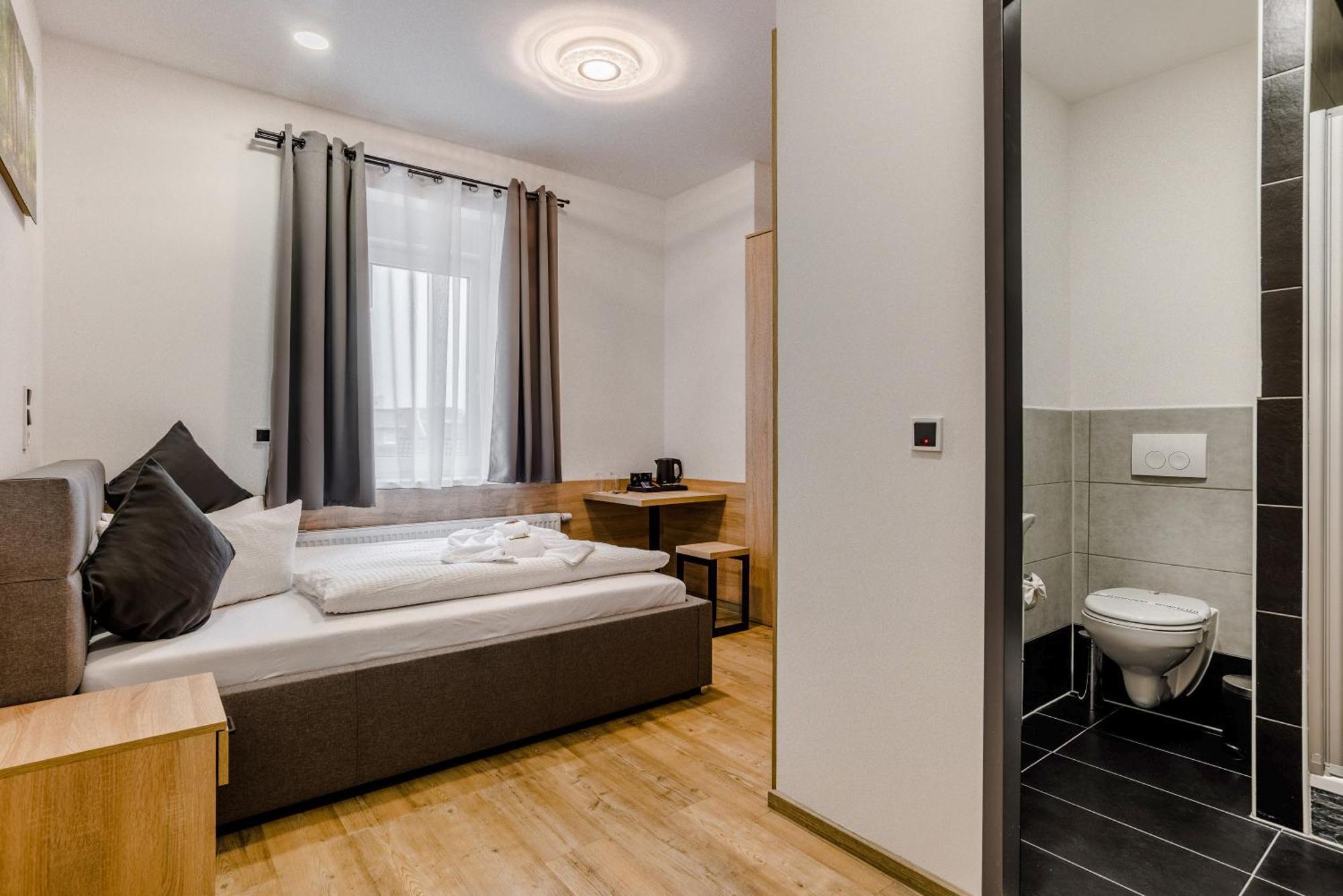 וורמס Hotel Montenegro מראה חיצוני תמונה