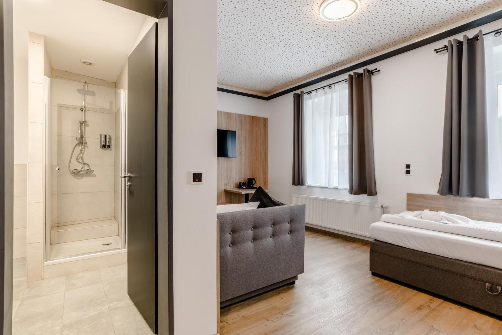 וורמס Hotel Montenegro מראה חיצוני תמונה