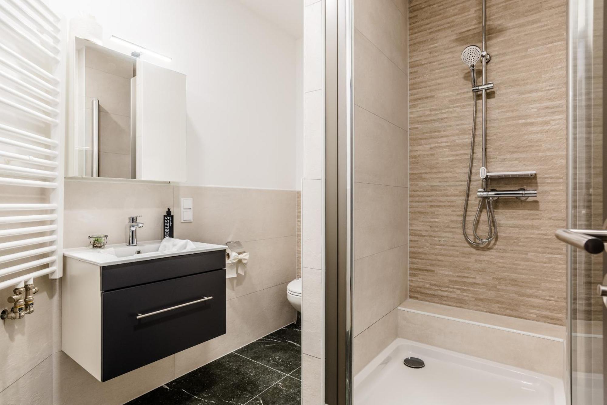 וורמס Hotel Montenegro מראה חיצוני תמונה
